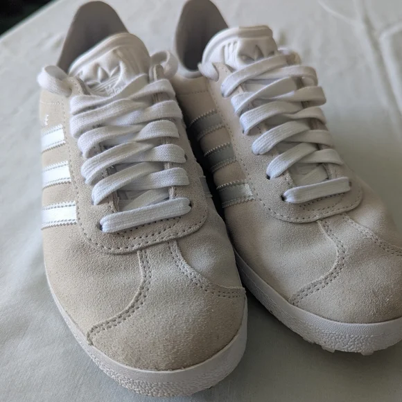 Adidas Gazelle Women's Spikeless Golf Shoes - Picture 13 of 16